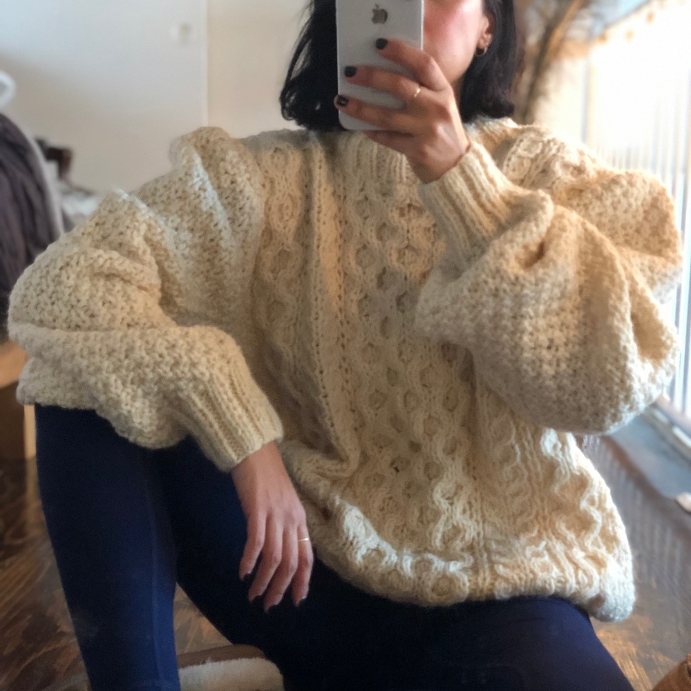 Vtg 100% wool cream sweater large